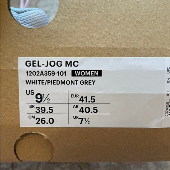 ASIC running shoes - Picture 4 of 4